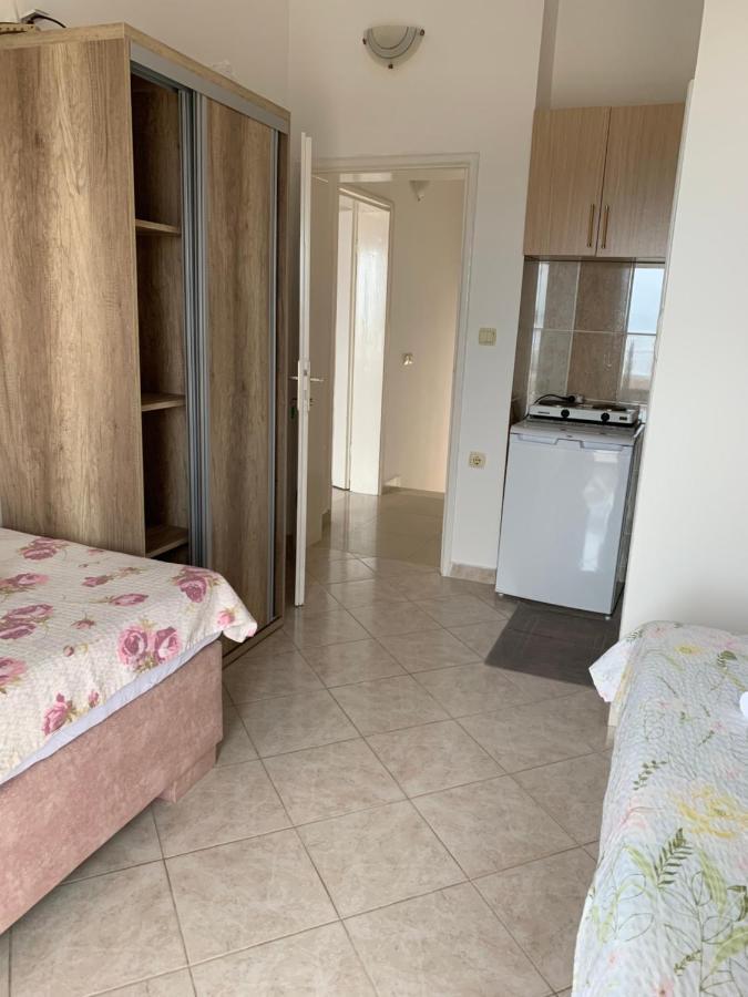 Apartments Adrian Ulcinj Exterior photo